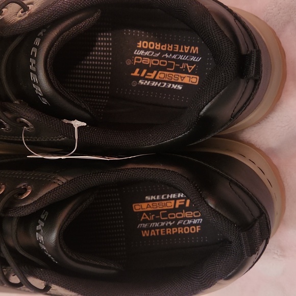 NWT Waterproof Skechers With Air Cooled Memory Foam US 12 - Picture 5 of 8